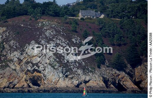 ENtre Morgat et le Cap de la Chèvre. - © Philip Plisson / Plisson La Trinité / AA25588 - Nos reportages photos - Finistère