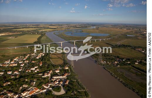 The Charante river - © Philip Plisson / Plisson La Trinité / AA25702 - Photo Galleries - River [17]