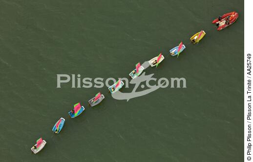 Sailing school - © Philip Plisson / Plisson La Trinité / AA25749 - Photo Galleries - Dinghy or small boat with centre-board