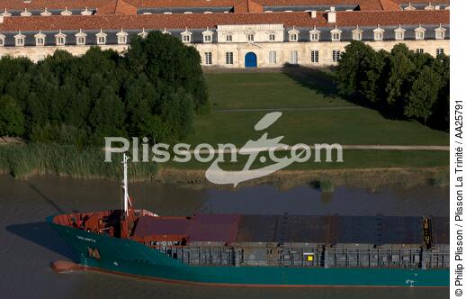 Rochefort - © Philip Plisson / Plisson La Trinité / AA25791 - Photo Galleries - River [17]