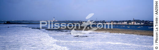 Sein island - ©  / Plisson La Trinité / AA25944 - Photo Galleries - Wave