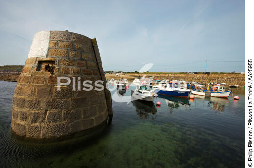 The port of Cape Levi. - © Philip Plisson / Plisson La Trinité / AA25955 - Photo Galleries - Normandie