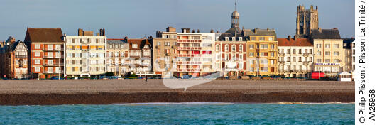 Le front de mer à Dieppe. - © Philip Plisson / Plisson La Trinité / AA25958 - Nos reportages photos - Normandie