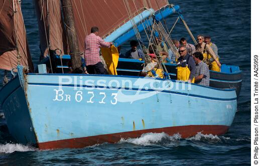 Coquiller en rade de Brest - © Philip Plisson / Plisson La Trinité / AA25959 - Nos reportages photos - Equipage