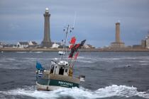 Penmarc'h point lighthouse © Philip Plisson / Plisson La Trinité / AA26020 - Photo Galleries - Fishing vessel