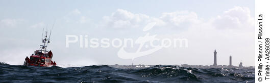 Pointe de Penmarc'h - © Philip Plisson / Plisson La Trinité / AA26039 - Nos reportages photos - Canot de sauvetage