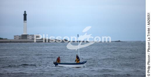 Sein island. - © Philip Plisson / Plisson La Trinité / AA26051 - Photo Galleries - Rowing boat
