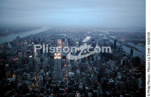 New York city by night - © Philip Plisson / Plisson La Trinité / AA26120 - Photo Galleries - Cloud