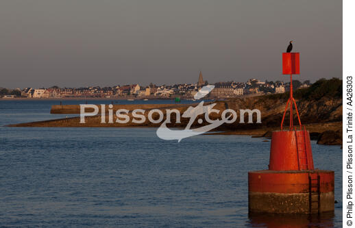 Larmor-Plage - © Philip Plisson / Plisson La Trinité / AA26303 - Photo Galleries - Buoys and beacons