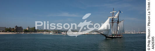 Dans la rade de Lorient. - © Philip Plisson / Plisson La Trinité / AA26395 - Nos reportages photos - Recouvrance [La]