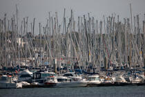 Le port de Kerneves dans la rade de Lorient. © Philip Plisson / Plisson La Trinité / AA26428 - Nos reportages photos - Rade de Lorient