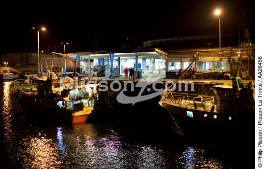Le port de pêche de Kéroman à Lorient. - © Philip Plisson / Plisson La Trinité / AA26456 - Nos reportages photos - Nuit