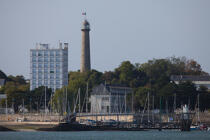 The port of Lorient and the tower of Discovery © Philip Plisson / Plisson La Trinité / AA26515 - Photo Galleries - Town [56]