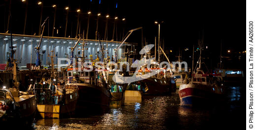 The fishing port of Lorient Kéroman. - © Philip Plisson / Plisson La Trinité / AA26530 - Photo Galleries - Night