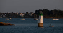 In the bay of Lorient. © Philip Plisson / Plisson La Trinité / AA26537 - Photo Galleries - Buoys and beacons