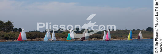 Week of the Gulf. - © Philip Plisson / Plisson La Trinité / AA26597 - Photo Galleries - Dinghy or small boat with centre-board