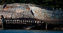 Wrecks of tuna fishing boat in Plouhinec © Philip Plisson / Plisson La Trinité / AA26605 - Photo Galleries - Elements of boat