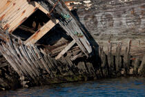 Wrecks of tuna fishing boat in Plouhinec © Philip Plisson / Plisson La Trinité / AA26610 - Photo Galleries - Etel [The River  of]