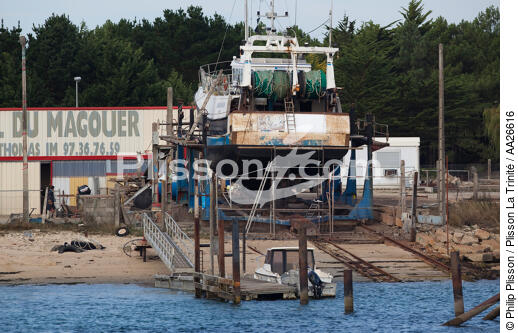 Chantier naval du Magouer à Plouhinec - © Philip Plisson / Plisson La Trinité / AA26616 - Nos reportages photos - Bateau de pêche