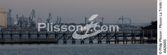 Commercial port in Lorient - © Philip Plisson / Plisson La Trinité / AA26655 - Photo Galleries - Elements of boat