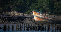 Epave sur le Blavet. © Philip Plisson / Plisson La Trinité / AA26664 - Nos reportages photos - Cimetière marin