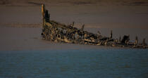 Epave sur le Blavet. © Philip Plisson / Plisson La Trinité / AA26668 - Nos reportages photos - Cimetière marin