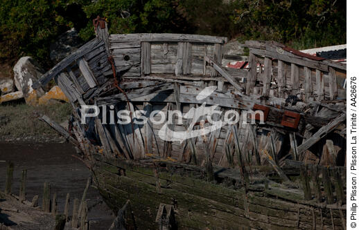 Epave sur le Blavet. - © Philip Plisson / Plisson La Trinité / AA26676 - Nos reportages photos - Blavet [Rivière du]