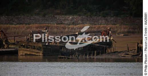 Wreck on the Blavet. - © Philip Plisson / Plisson La Trinité / AA26681 - Photo Galleries - River