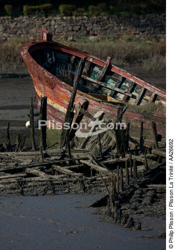 Wreck on the Blavet. - © Philip Plisson / Plisson La Trinité / AA26692 - Photo Galleries - Blavet [The River of]