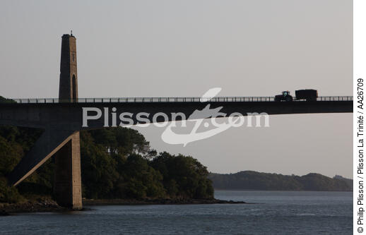 Le pont du Bonhomme sur le Blavet. - © Philip Plisson / Plisson La Trinité / AA26709 - Nos reportages photos - Blavet [Rivière du]