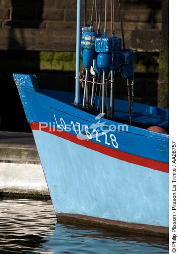 In the port of Groix - © Philip Plisson / Plisson La Trinité / AA26757 - Photo Galleries - Port-Tudy