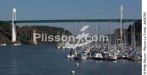 La Roche-Bernard. - © Philip Plisson / Plisson La Trinité / AA26760 - Nos reportages photos - Pont suspendu