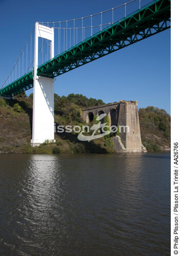La Roche-Bernard. - © Philip Plisson / Plisson La Trinité / AA26766 - Nos reportages photos - Pont suspendu