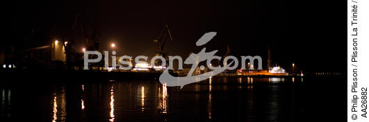The port of Brest at night. - © Philip Plisson / Plisson La Trinité / AA26882 - Photo Galleries - Night