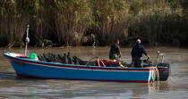 The Loire river © Philip Plisson / Plisson La Trinité / AA26884 - Photo Galleries - Fisherman