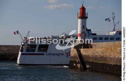In the port of Groix - © Philip Plisson / Plisson La Trinité / AA26907 - Photo Galleries - Ferry boat