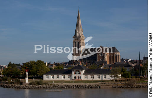 The Loire river - © Philip Plisson / Plisson La Trinité / AA26988 - Photo Galleries - Church steeple