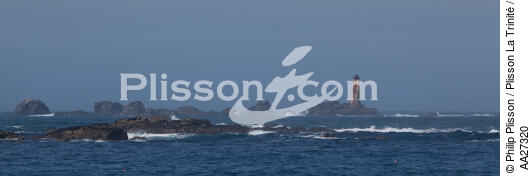 In rocks of Portsall - © Philip Plisson / Plisson La Trinité / AA27320 - Photo Galleries - Buoys and beacons