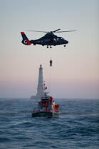 Port Médoc Lifeboat © Philip Plisson / Plisson La Trinité / AA27349 - Photo Galleries - Helicopter winching
