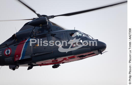 Marine Nationale - © Philip Plisson / Plisson La Trinité / AA27358 - Nos reportages photos - Hélicoptère militaire