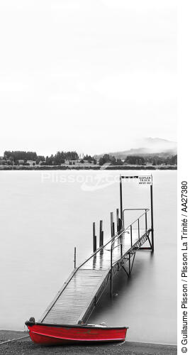Te Anau Lake - © Guillaume Plisson / Plisson La Trinité / AA27380 - Nos reportages photos - 16/9 vertical