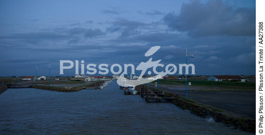Le port dess Brochets - © Philip Plisson / Plisson La Trinité / AA27388 - Photo Galleries - Town [85]