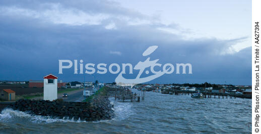 Port du Bec in the Bourgneuf bay - © Philip Plisson / Plisson La Trinité / AA27394 - Photo Galleries - Dusk