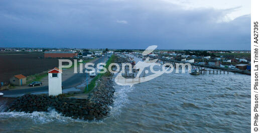 Port du Bec en baie de Bourgneuf. - © Philip Plisson / Plisson La Trinité / AA27395 - Nos reportages photos - Bateau de pêche