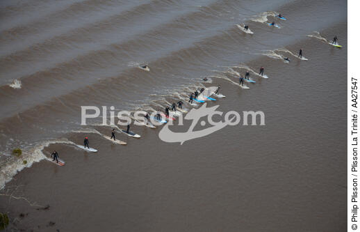 Le Mascaret sur la Dodogne - © Philip Plisson / Plisson La Trinité / AA27547 - Nos reportages photos - Surf