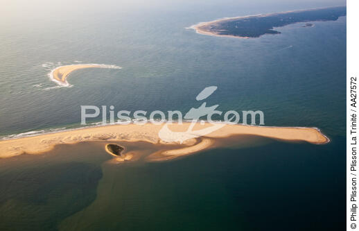 The Arguin sand bank - © Philip Plisson / Plisson La Trinité / AA27572 - Photo Galleries - Tide