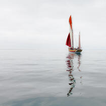 In the Bay © Philip Plisson / Plisson La Trinité / AA27607 - Photo Galleries - Crayfish fishing boat