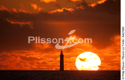 Chauveau lighthouse - © Philip Plisson / Plisson La Trinité / AA27680 - Photo Galleries - Sky