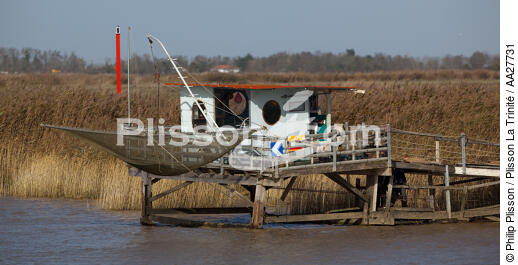 Carrelet sur la Charente - © Philip Plisson / Plisson La Trinité / AA27731 - Nos reportages photos - Materiel de pêche
