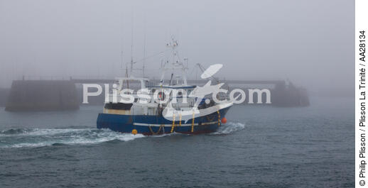 Yeu island - © Philip Plisson / Plisson La Trinité / AA28134 - Photo Galleries - Fishing vessel